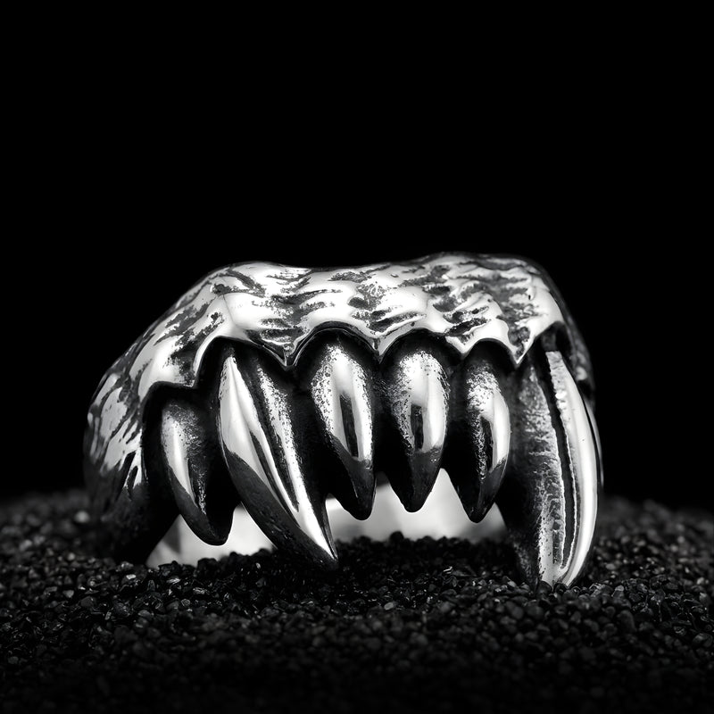 Fang – Ring