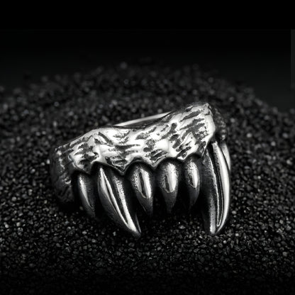 Fang – Ring