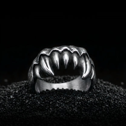 Fang – Ring
