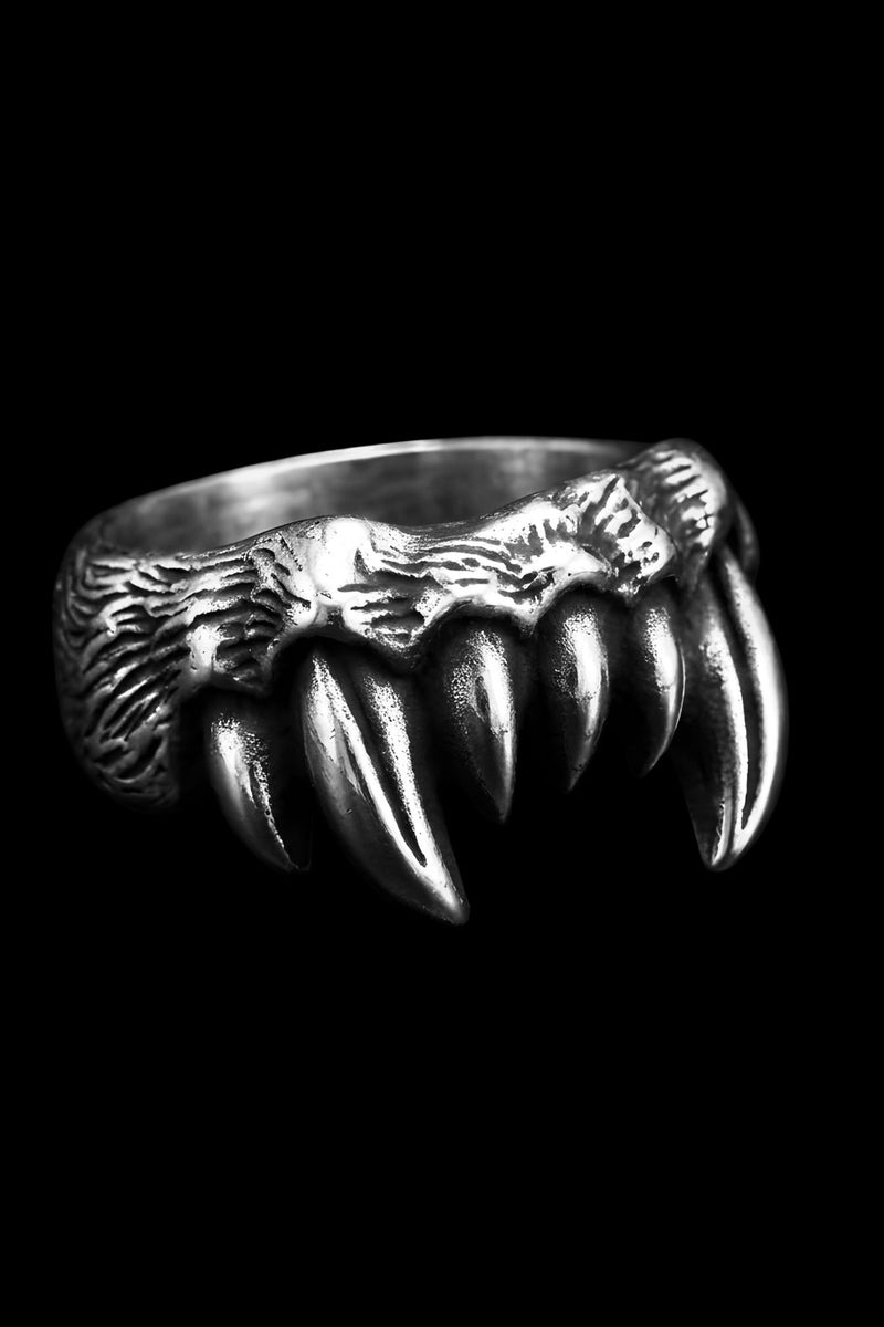 Fang – Ring