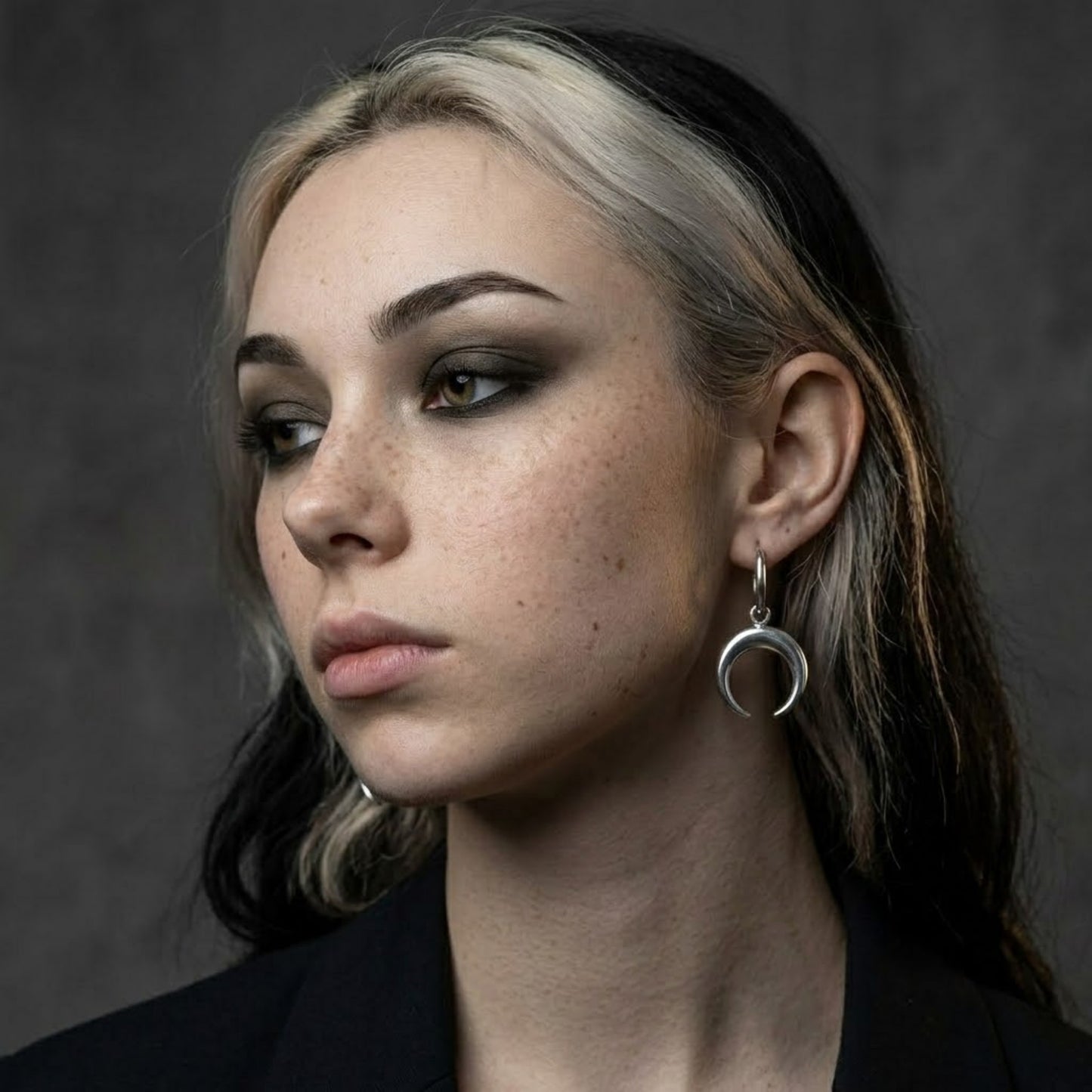 VOID CRESCENT – EARRINGS