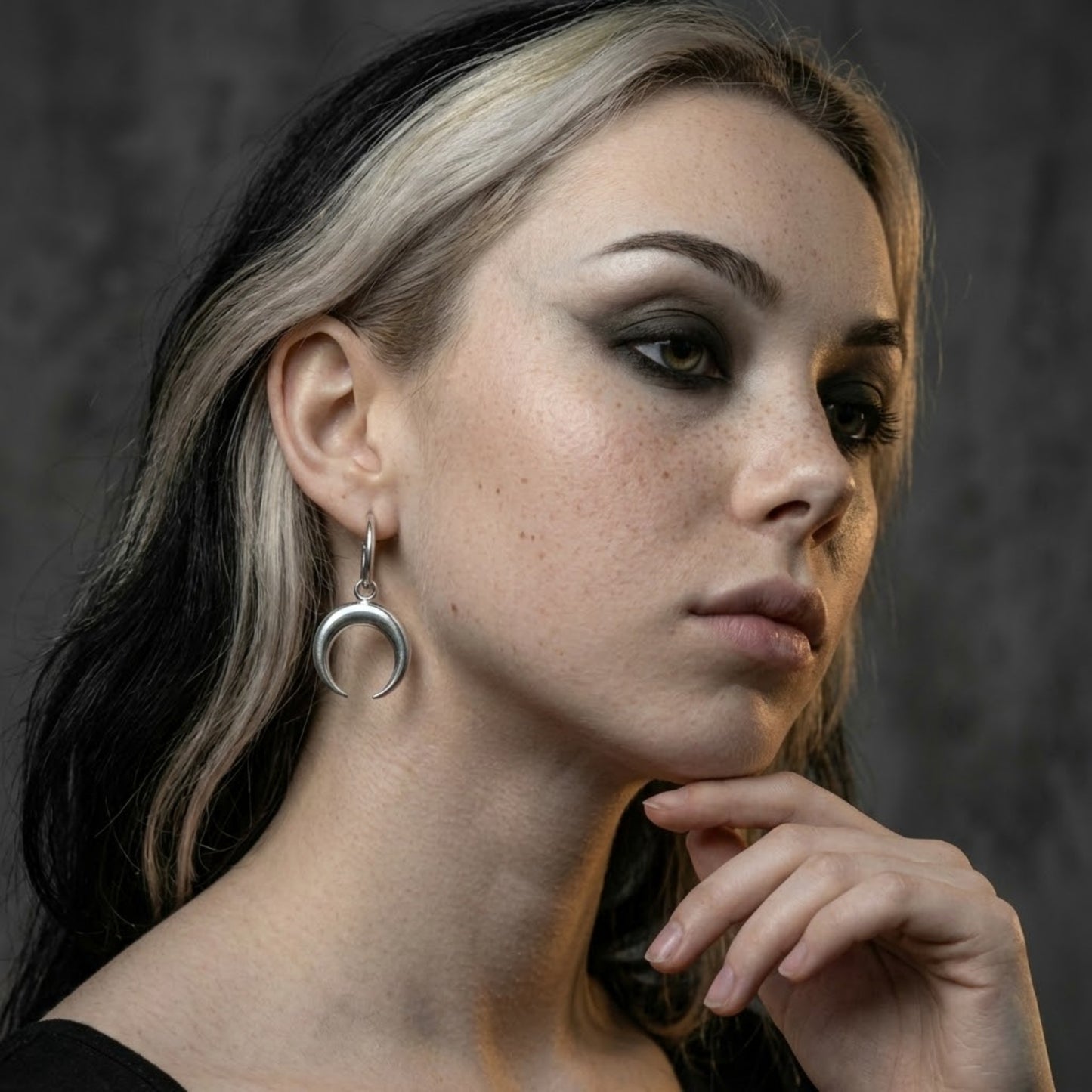VOID CRESCENT – EARRINGS