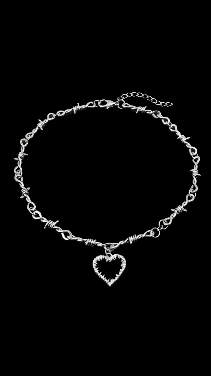 BARBED HEART – NECKLACE